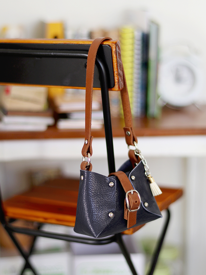 1/3 Shoulder Bag - Image 11