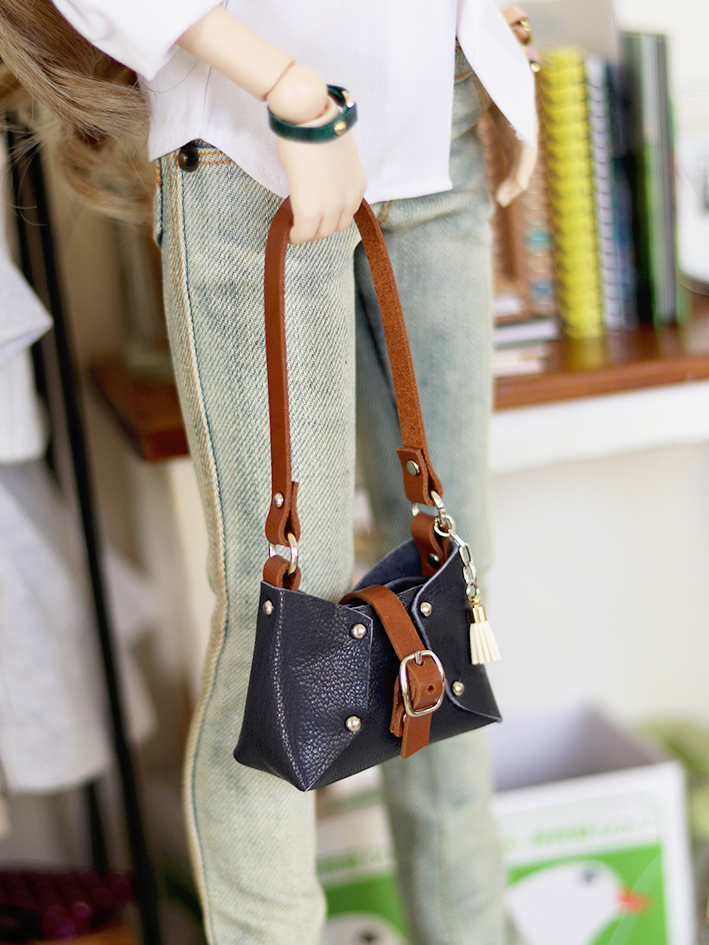 1/3 Shoulder Bag - Image 8