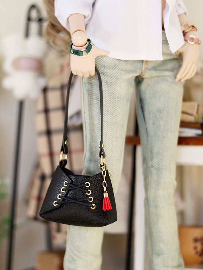 1/3 Shoulder Bag - Image 9