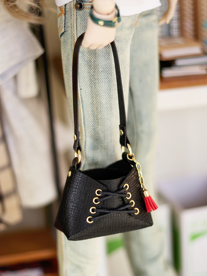 1/3 Shoulder Bag - Image 8