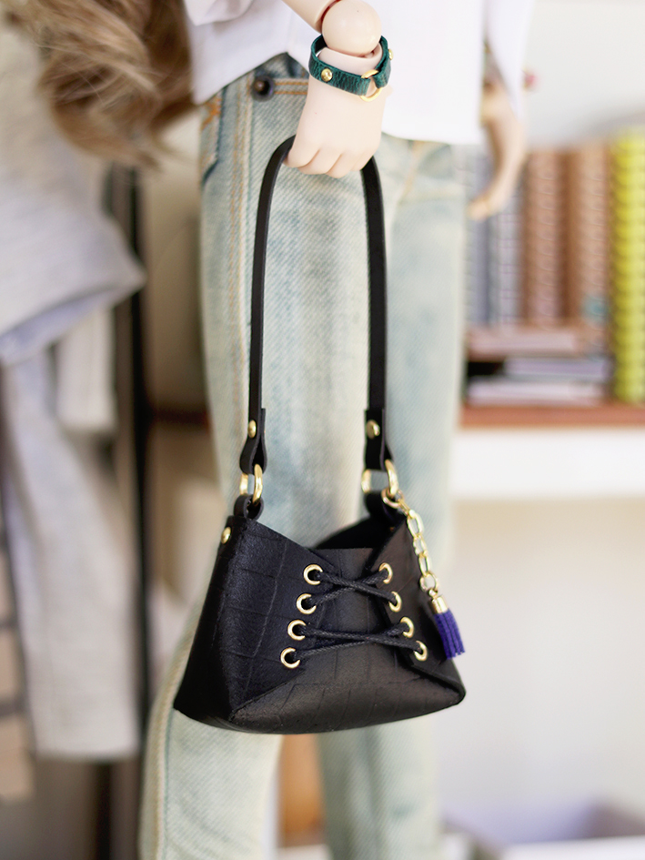 1/3 Shoulder Bag - Image 3