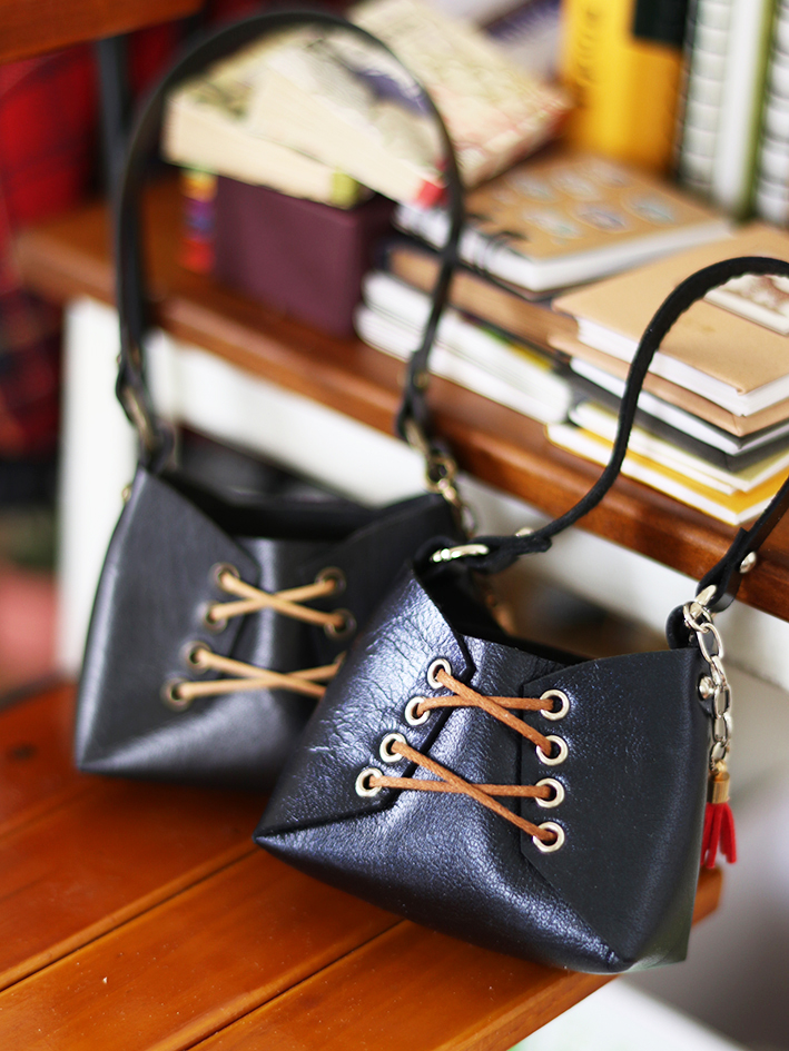1/3 Shoulder Bag - Image 10